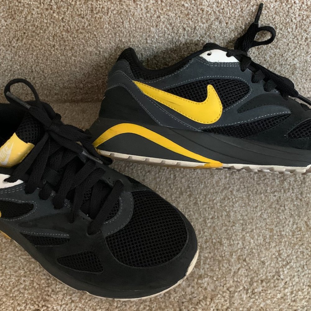 Nike Black Running Yellow Swoosh Shoes Sneaker Size 6.5Y = Size 8 Womens